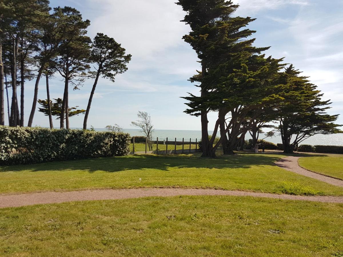 Appartement En Rdc Avec Terrasse Face A La Mer Pornic Exterior photo